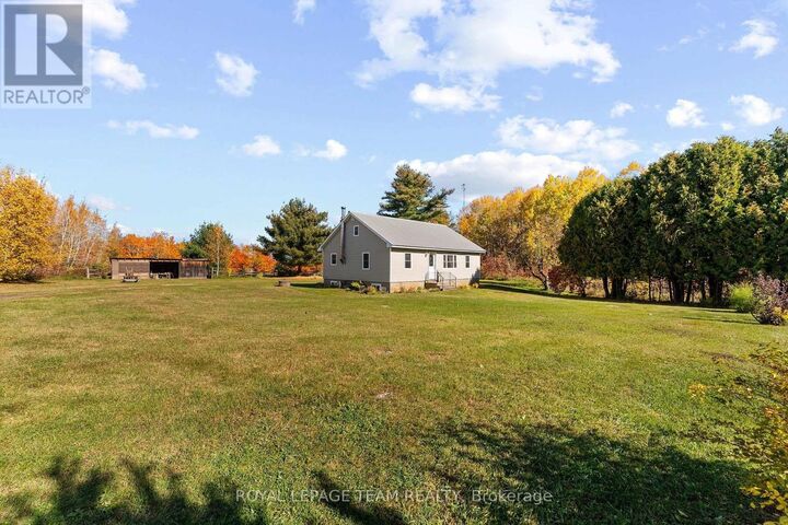 Property Photo: 16 Royal Pines Road ON K0J 1T0