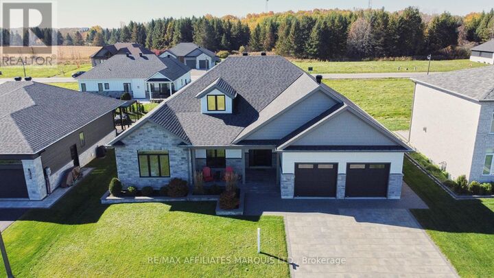 Property Photo: 18163 St Laurent Boulevard ON K6H 7N6