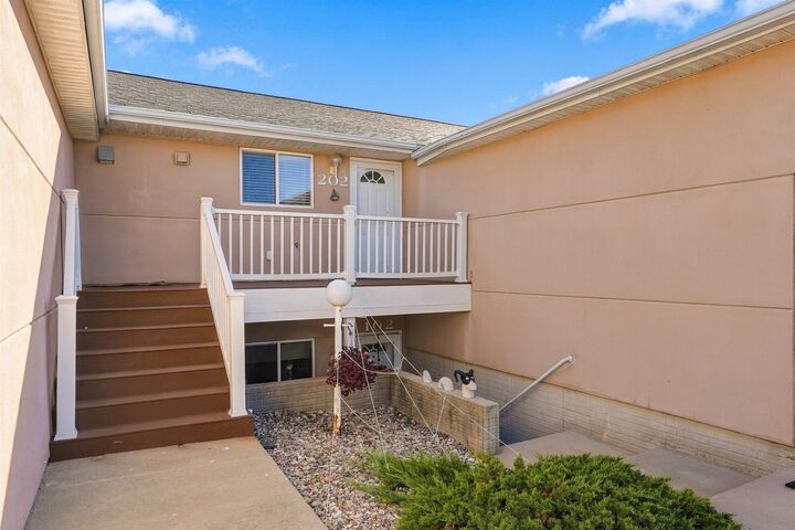 Property Photo:  1716 W 18th Street  IA 50613 