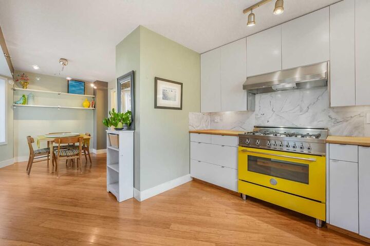 Property Photo:  555 Killarney Glen Court SW  AB T3E 7H4 