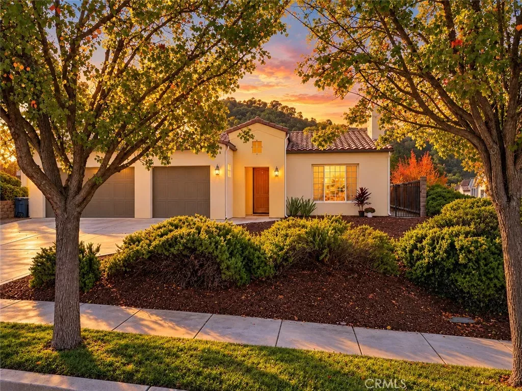 Property Photo:  953 Salida Del Sol  CA 93446 