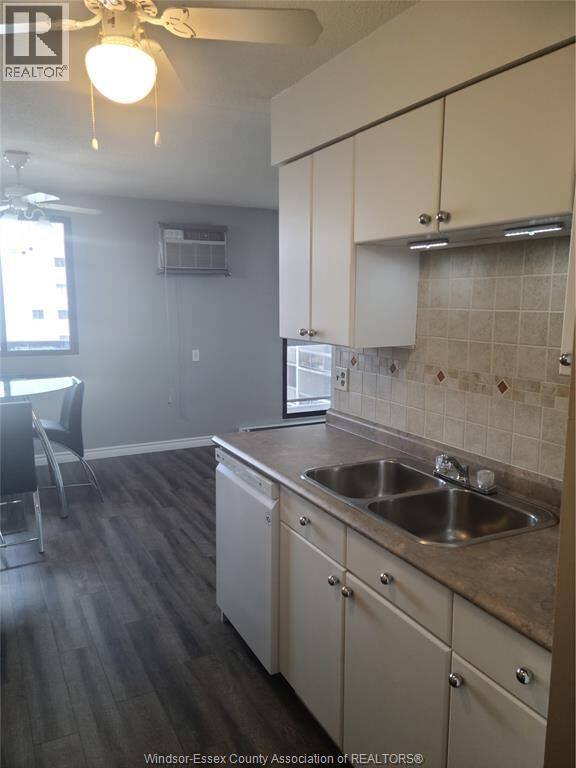 Property Photo:  150 Park Street West 1402  ON N9A 7A2 