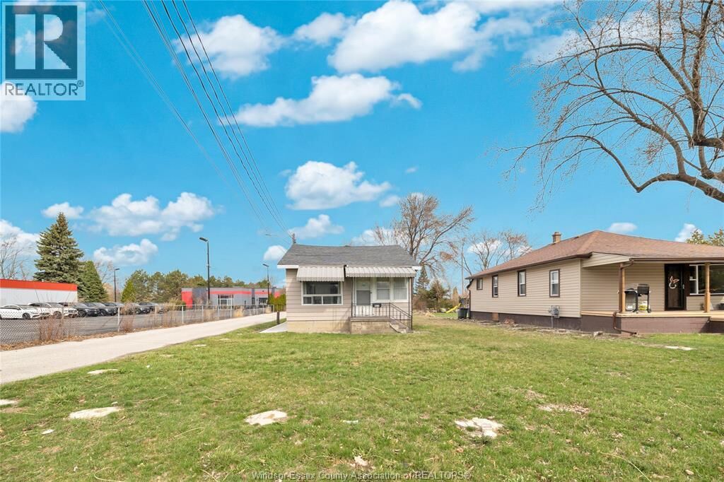 Property Photo:  9572 Tecumseh Road  ON N8R 1A2 