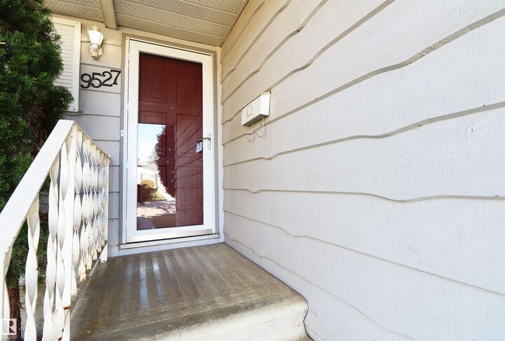 Property Photo:  9527 151 Avenue NW  AB T5E 2R2 