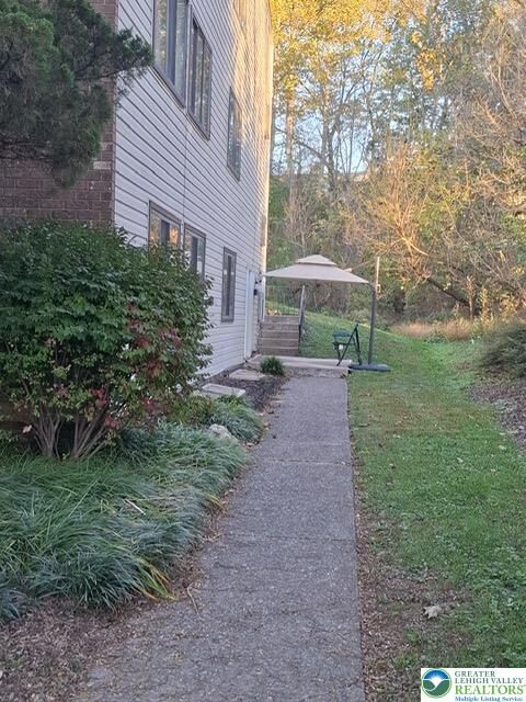 Property Photo:  1547 Creekside Road  PA 18052 