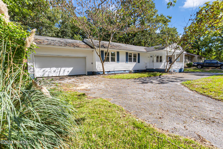 Property Photo:  510 Jarman Street  NC 28540 
