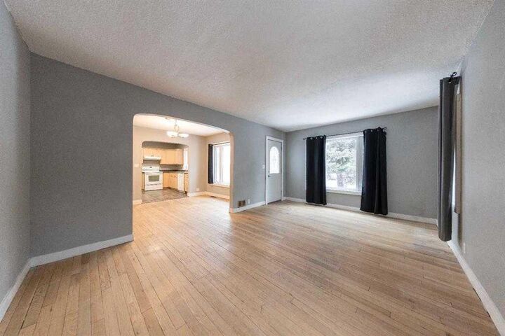 Property Photo:  5223 50 Street  AB T9V 0M4 