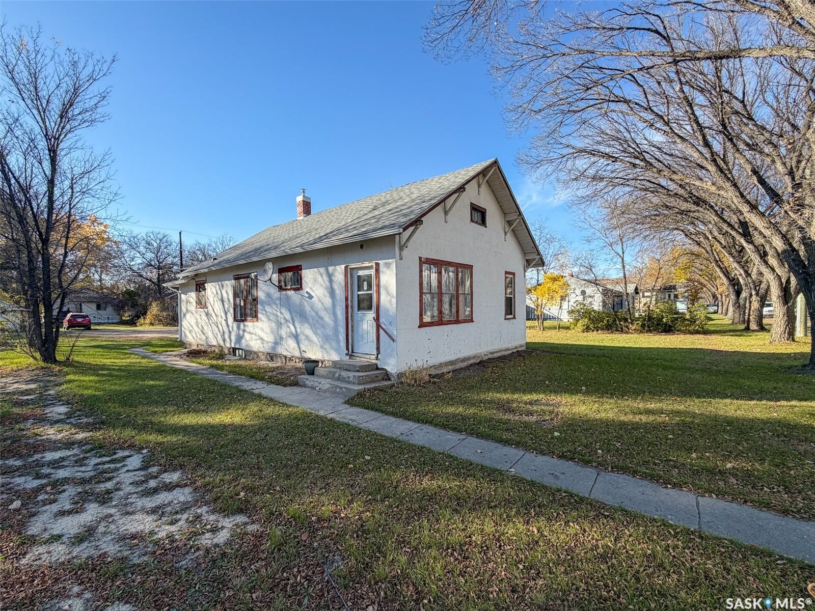 Property Photo: 431 1st Street W SK S0N 2M0
