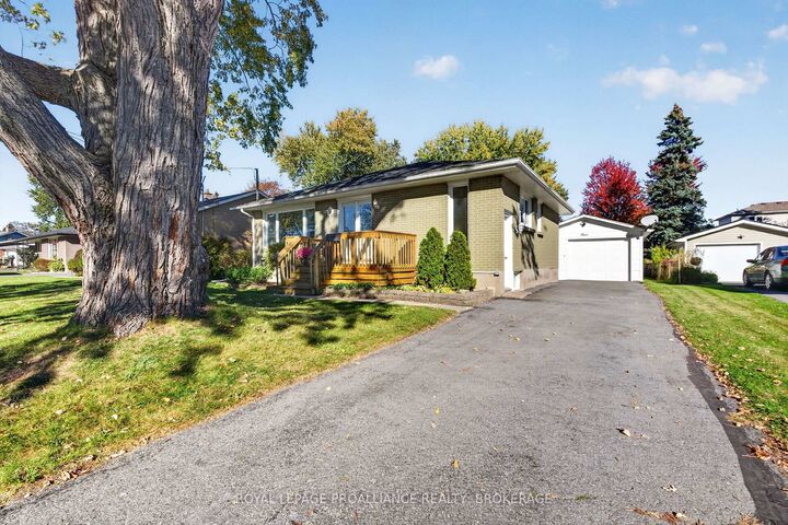 Property Photo:  9 Henry Crescent  ON K7N 1G3 