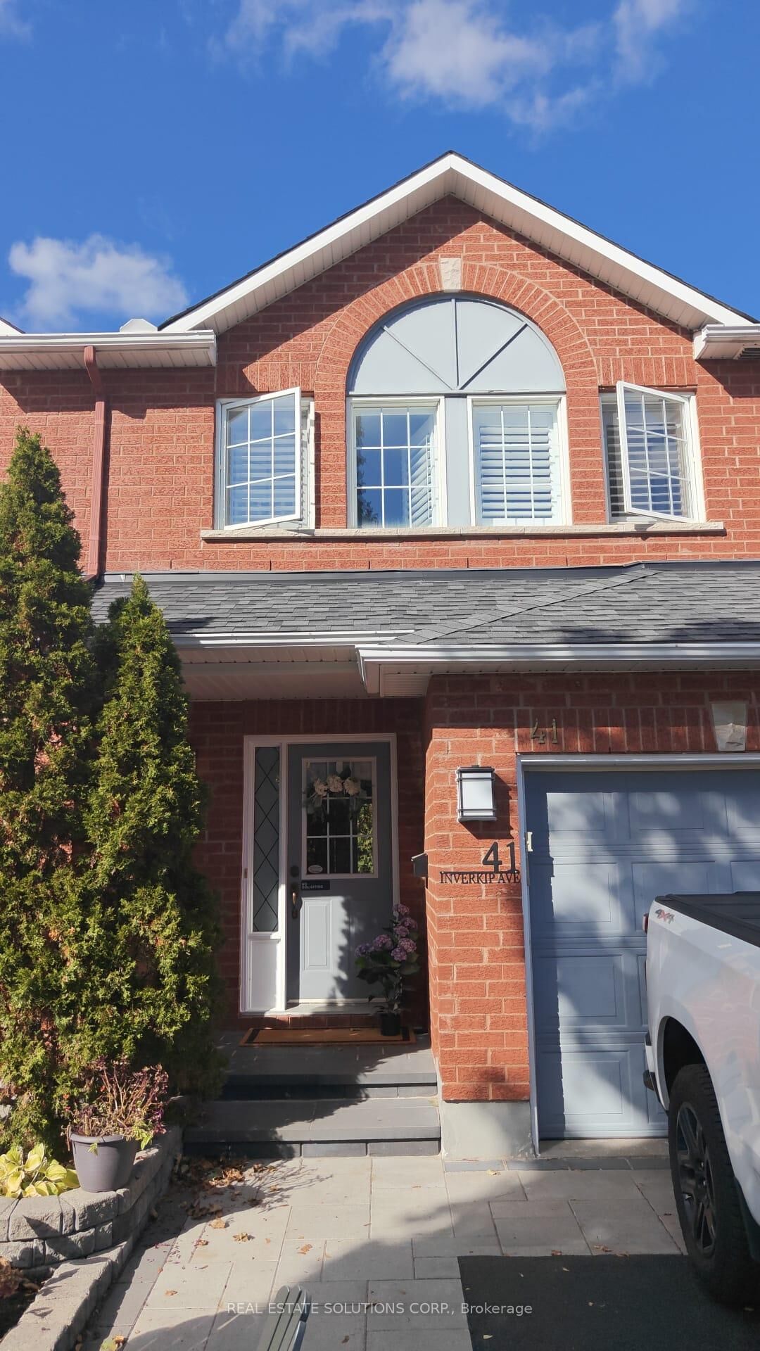 Property Photo:  41 Inverkip Avenue  ON K1T 4B8 