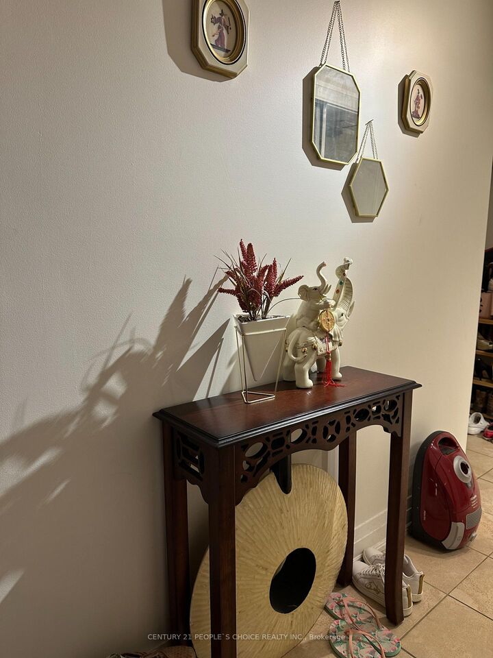 Property Photo:  2737 Keele Street 408  ON M3M 2E9 