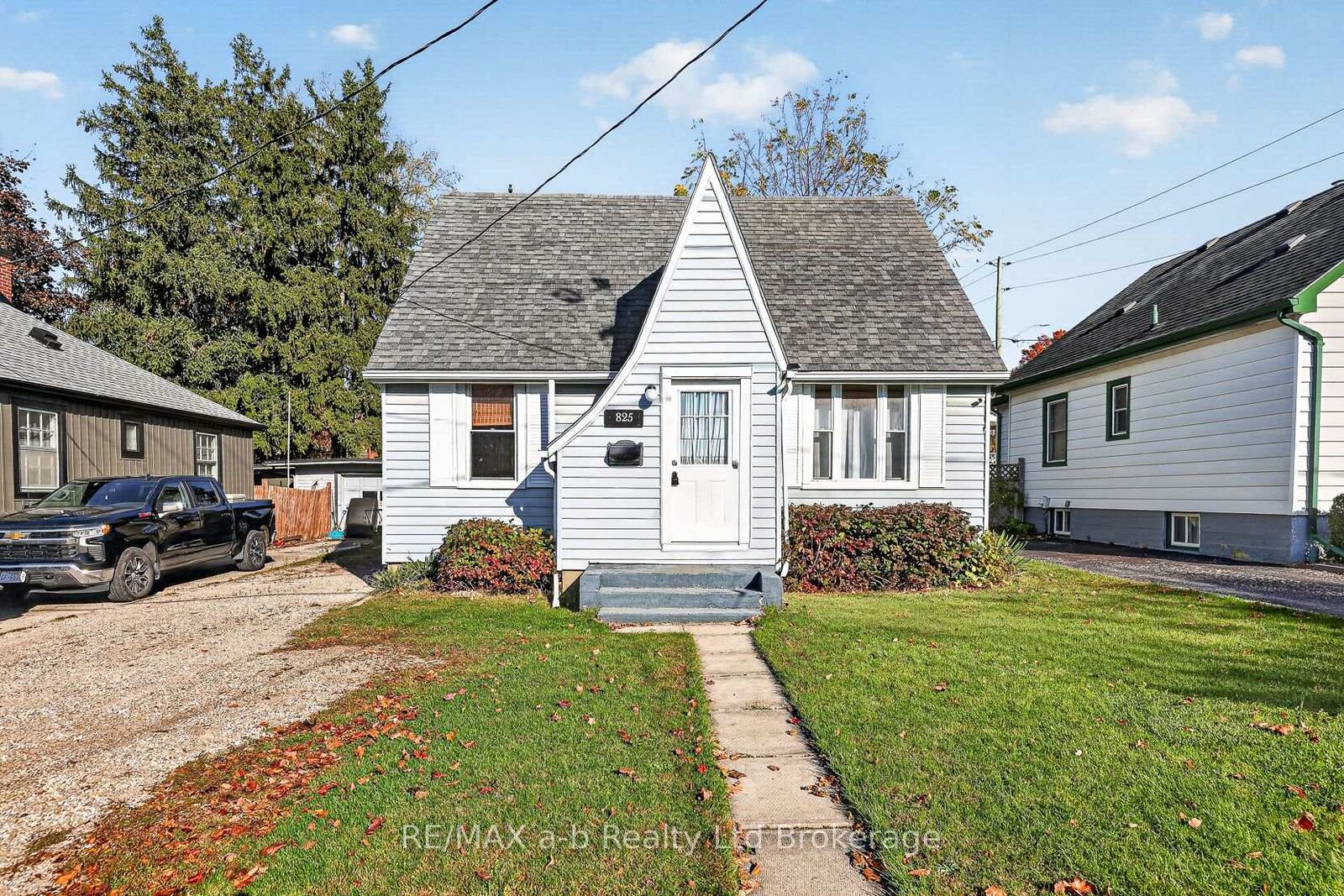 Property Photo:  825 James Street  ON N4S 1R9 
