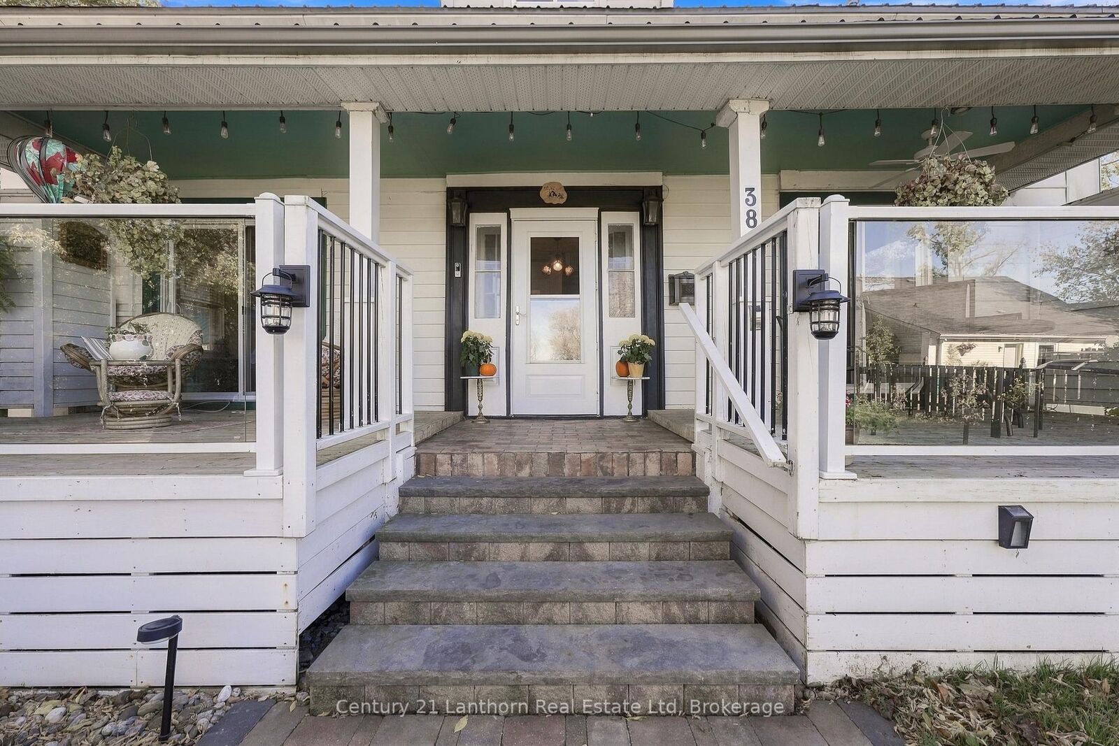 Property Photo:  382 Front Street  ON K8V 4P8 