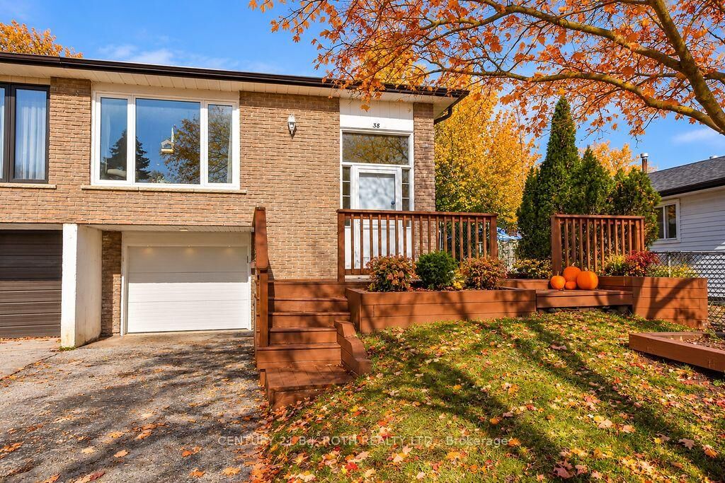 Property Photo:  38 Charlbrook Avenue  ON L4M 2Y4 