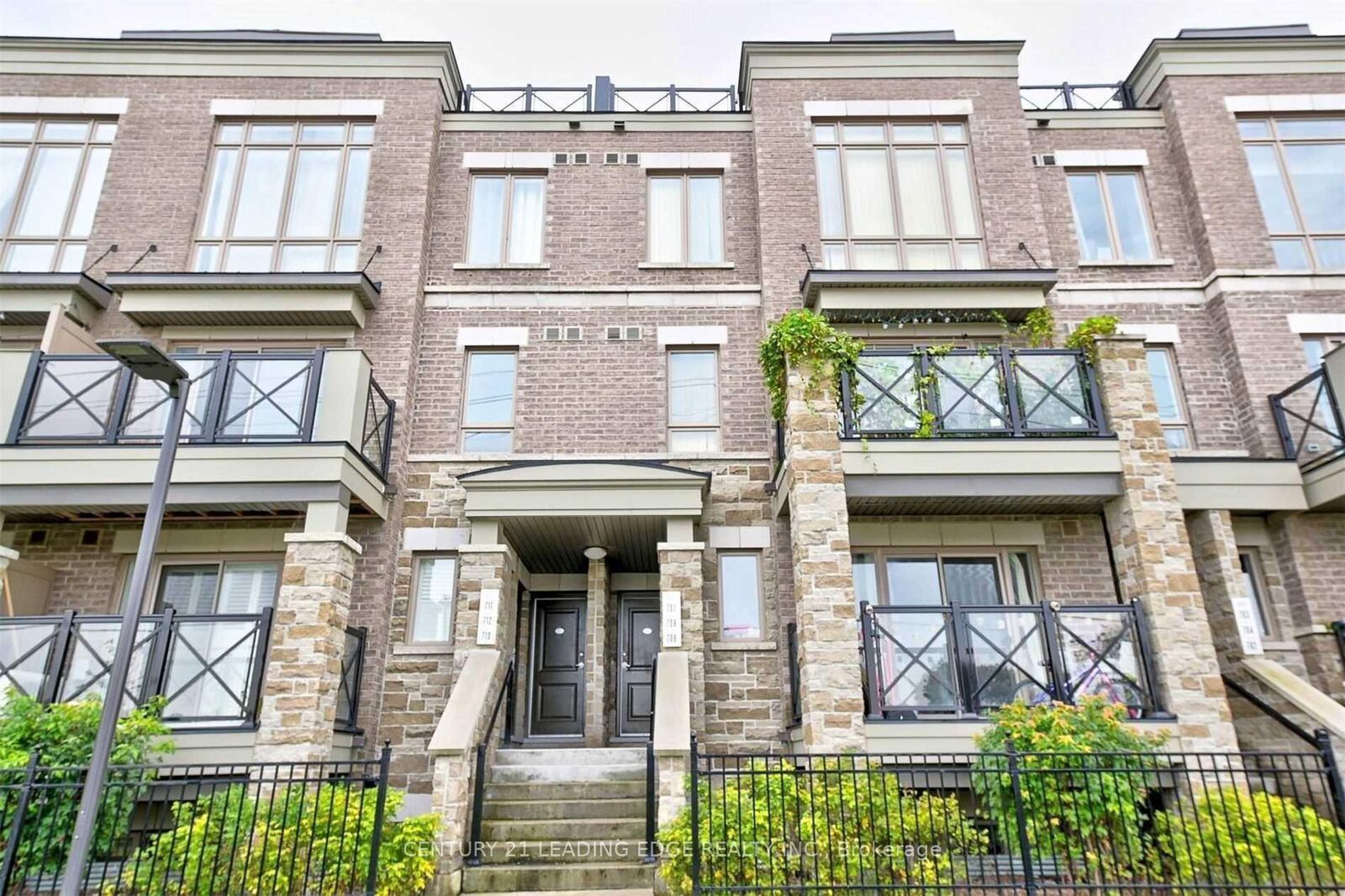 Property Photo:  60 Dunsheath Way 708  ON L6B 0A7 