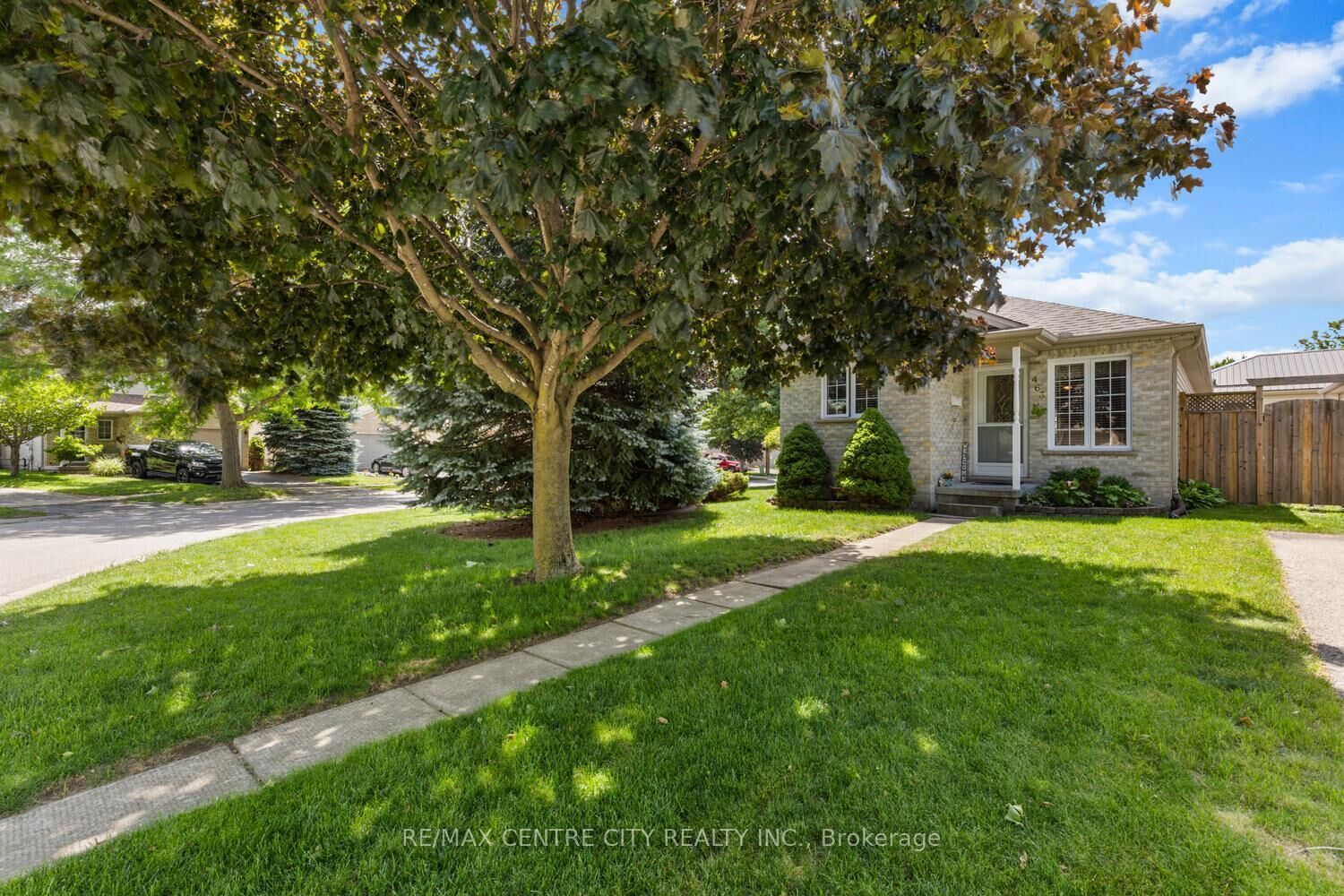 Property Photo:  463 Exmouth Circle  ON N5V 5G5 