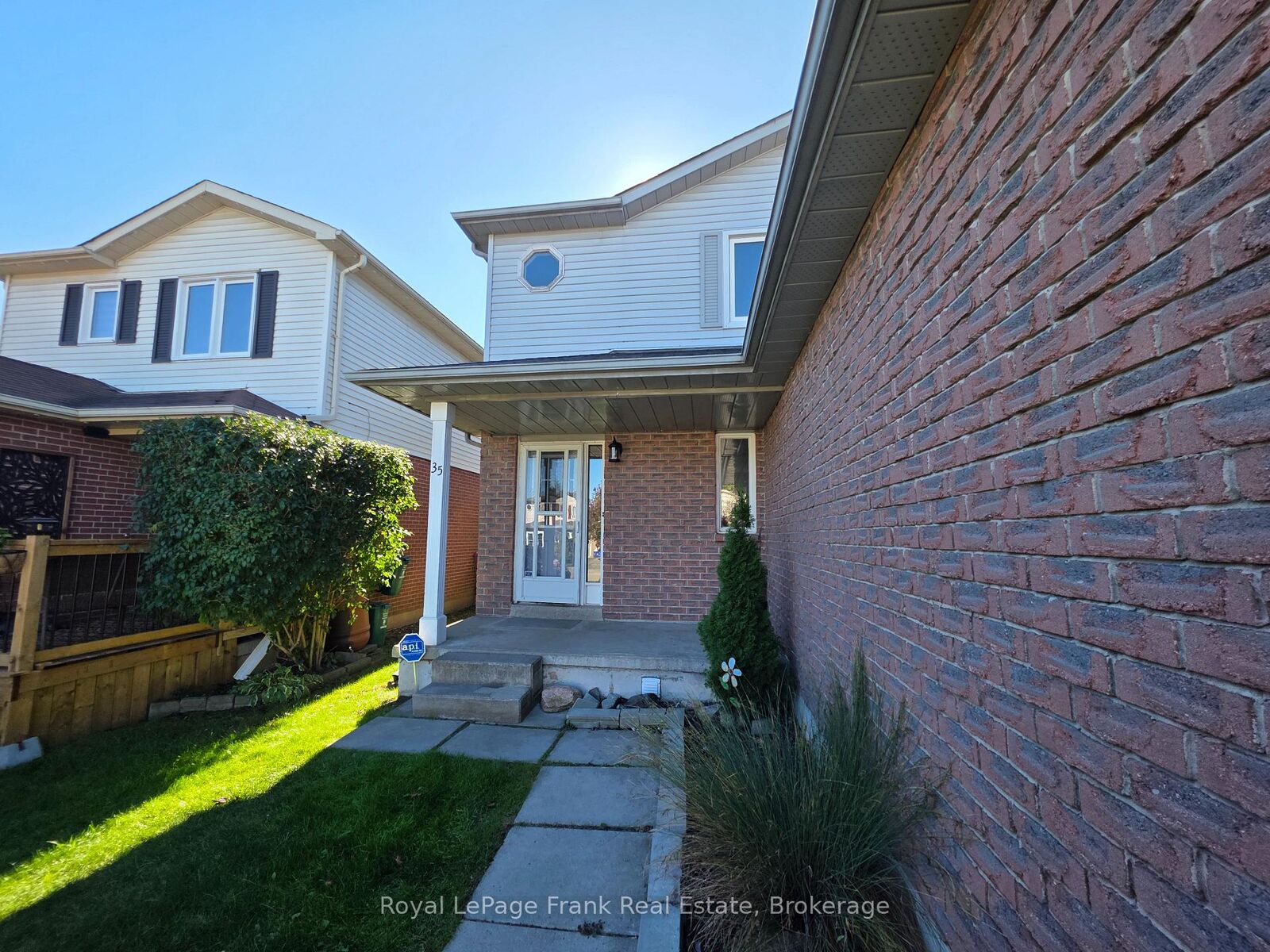 Property Photo:  35 Kingsview Court  ON L1E 1E7 