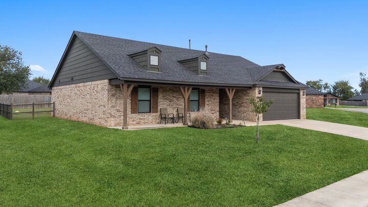 Property Photo:  13930 S Ironwood Place  OK 74033 