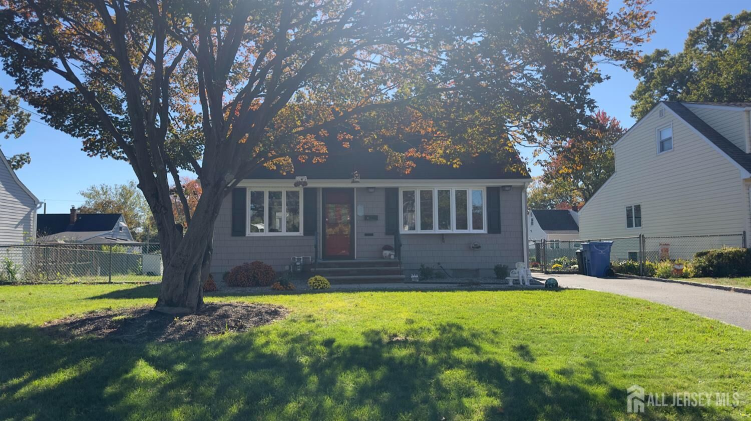 Property Photo:  147 Robert Place  NJ 07080 