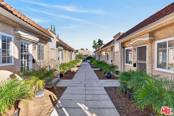 Property Photo:  1866 N Berendo St  CA 90027 