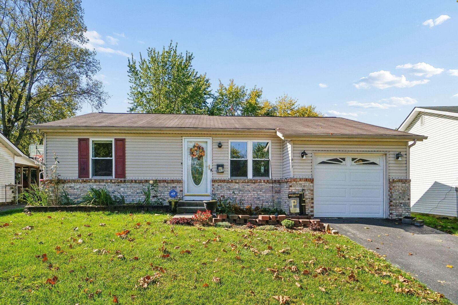 Property Photo: 817 Upwoods Drive OH 43228