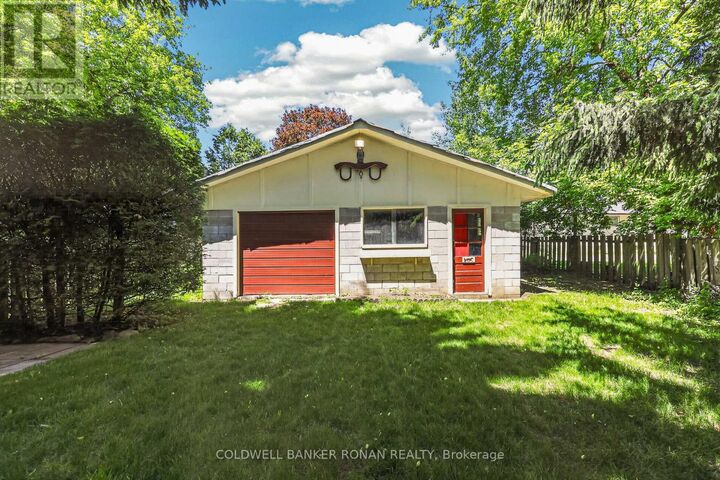 Property Photo:  132 Queen Street  ON L9R 1K6 