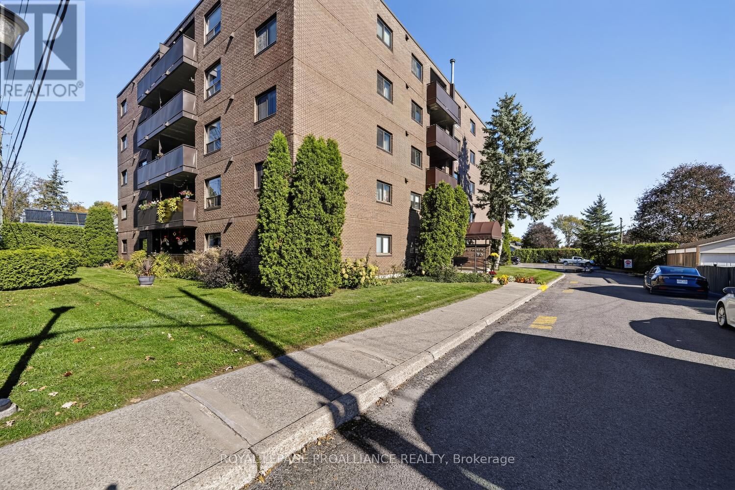 Property Photo:  95 Windsor Drive 403  ON K6V 3H7 