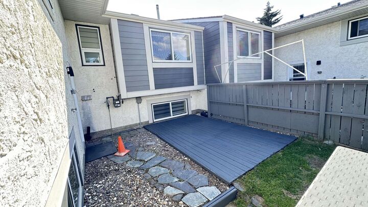 Property Photo: 633 Willow Court NW AB T5T 2K7