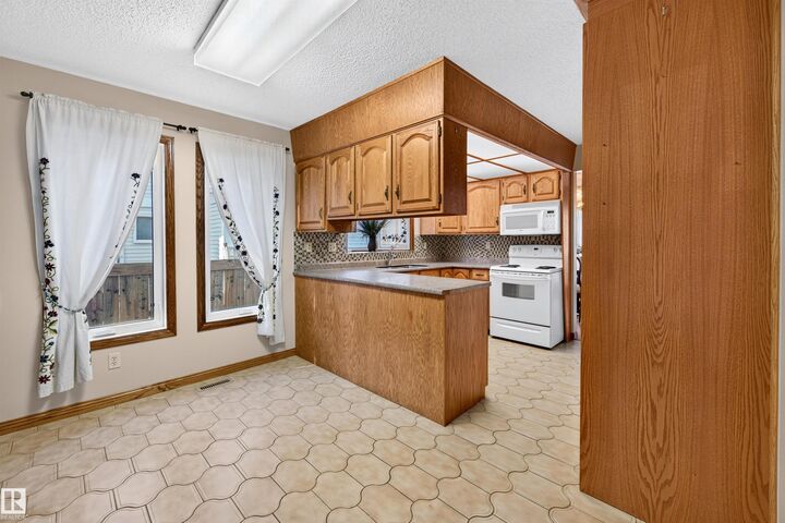 Property Photo: 7 Langholm Drive AB T8N 3M7