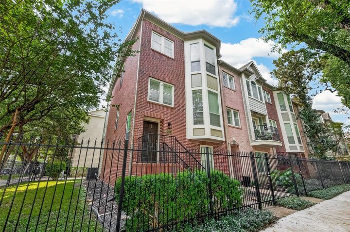 Property Photo: 2903 Austin Street TX 77004