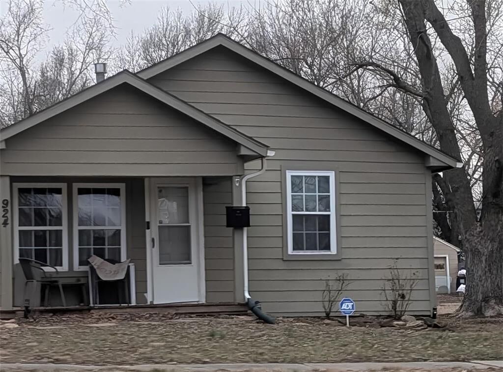 Property Photo:  924 N Mulberry Street  KS 66067 