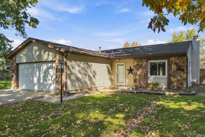 Property Photo:  632 Harbor Walk Drive  IN 46819-2619 