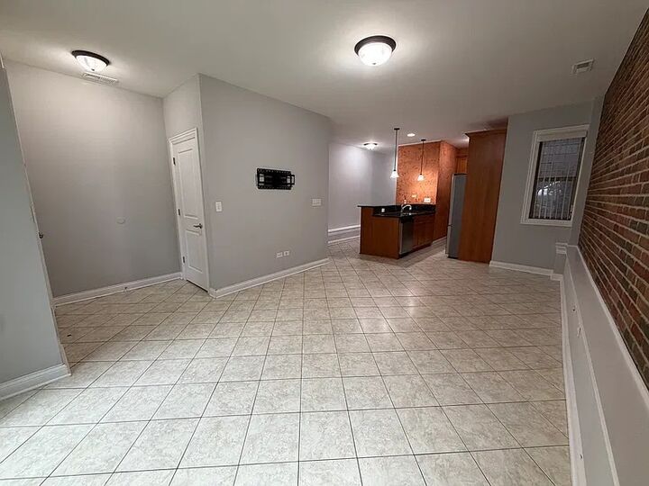 Property Photo:  909 S Oakley Boulevard 1  IL 60612 