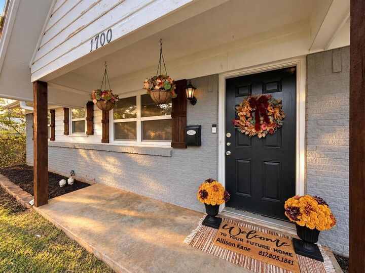Property Photo: 1700 England Road TX 76013