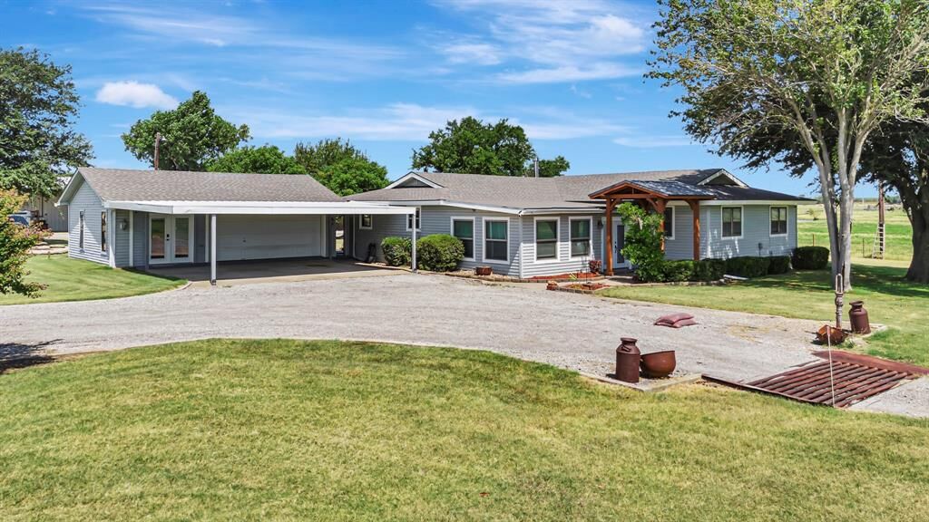 Property Photo:  2561 Co 248  TX 76272 