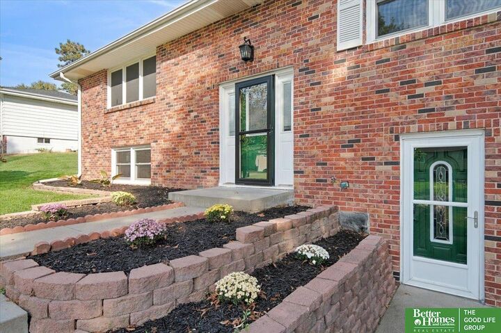 Property Photo:  2023 N 104 Circle  NE 68134 