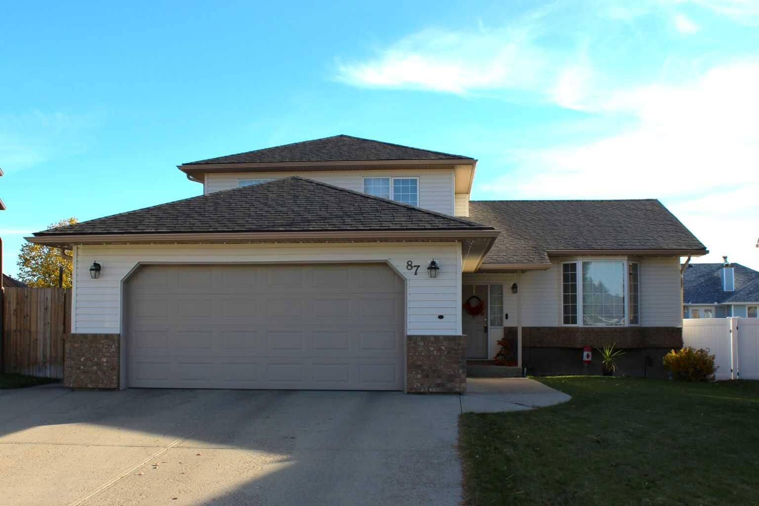 Property Photo:  87 Parkland Close E  AB T1R 0M2 