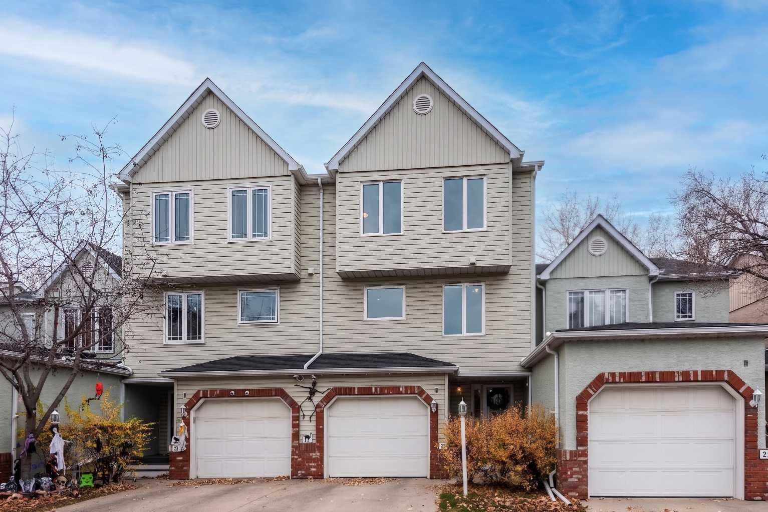 Property Photo:  31 Inglewood Cove SE  AB T2G 5K4 