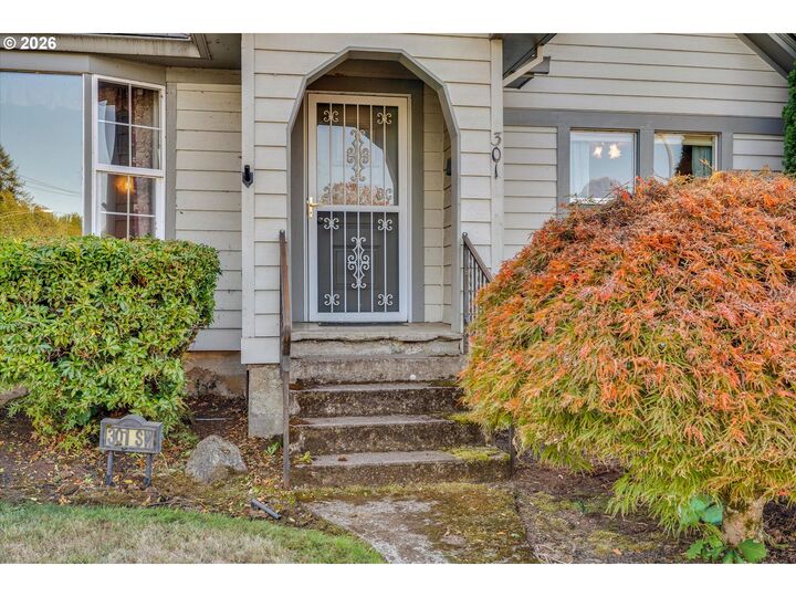 Property Photo:  301 SW 3rd Ave  OR 97013 