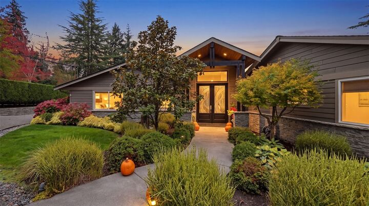 Property Photo:  8036  132nd Avenue NE  WA 98052 
