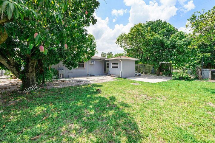 Property Photo:  1302 SW 22nd Avenue  FL 33312 