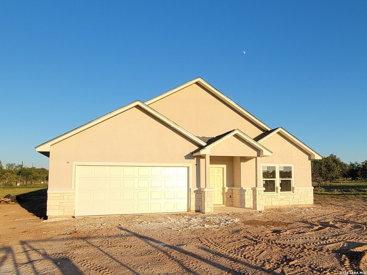 Property Photo: 950 McConnell Rd TX 78069
