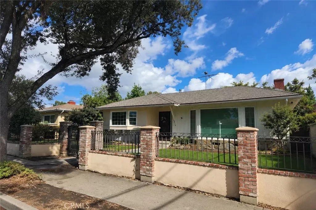 Property Photo:  6414 Corbin Avenue  CA 91335 