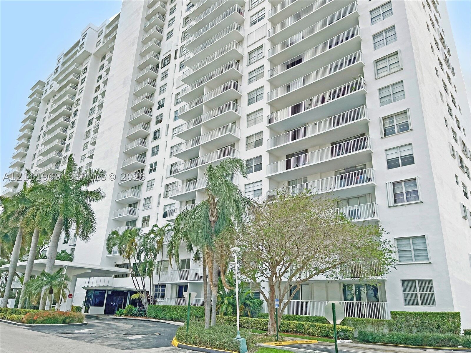 Property Photo: 2851 NE 183rd St 1708E FL 33160