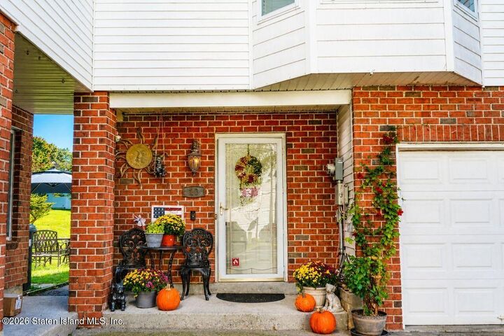 Property Photo: 20 Bianca Court NY 10312