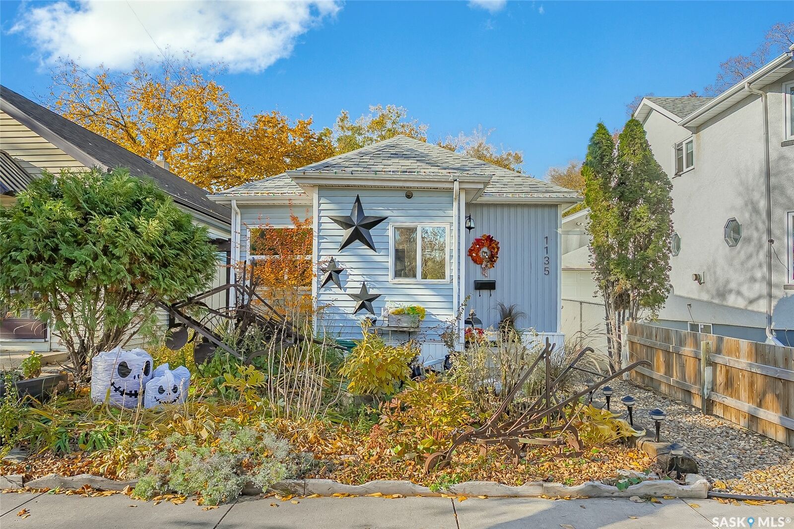 Property Photo: 1135 K Avenue S SK S7M 2G4