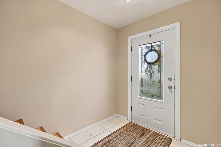 Property Photo:  102 Oakview Drive  SK S4R 0E4 