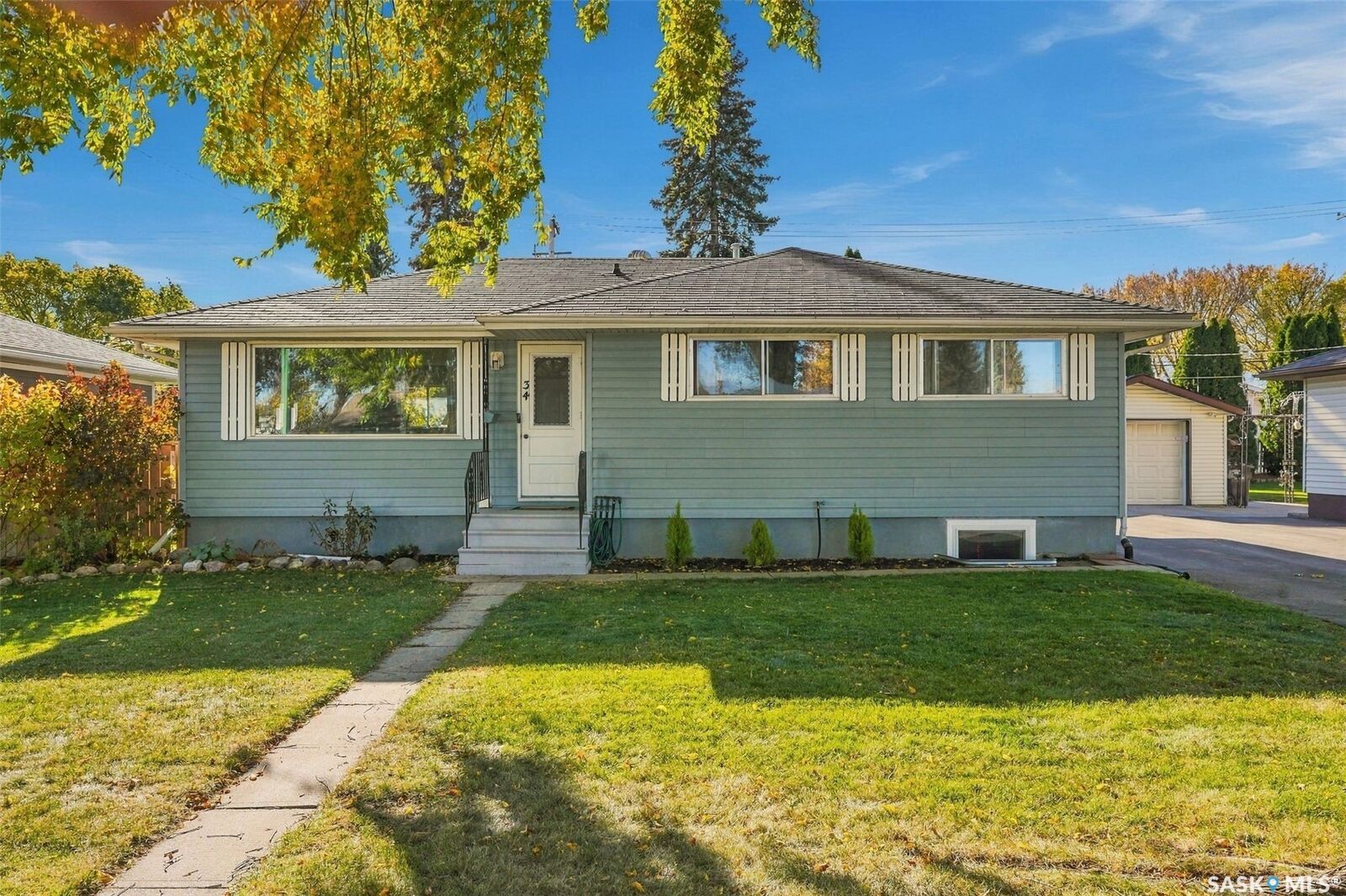 Property Photo:  34 McAskill Crescent  SK S7J 2P5 