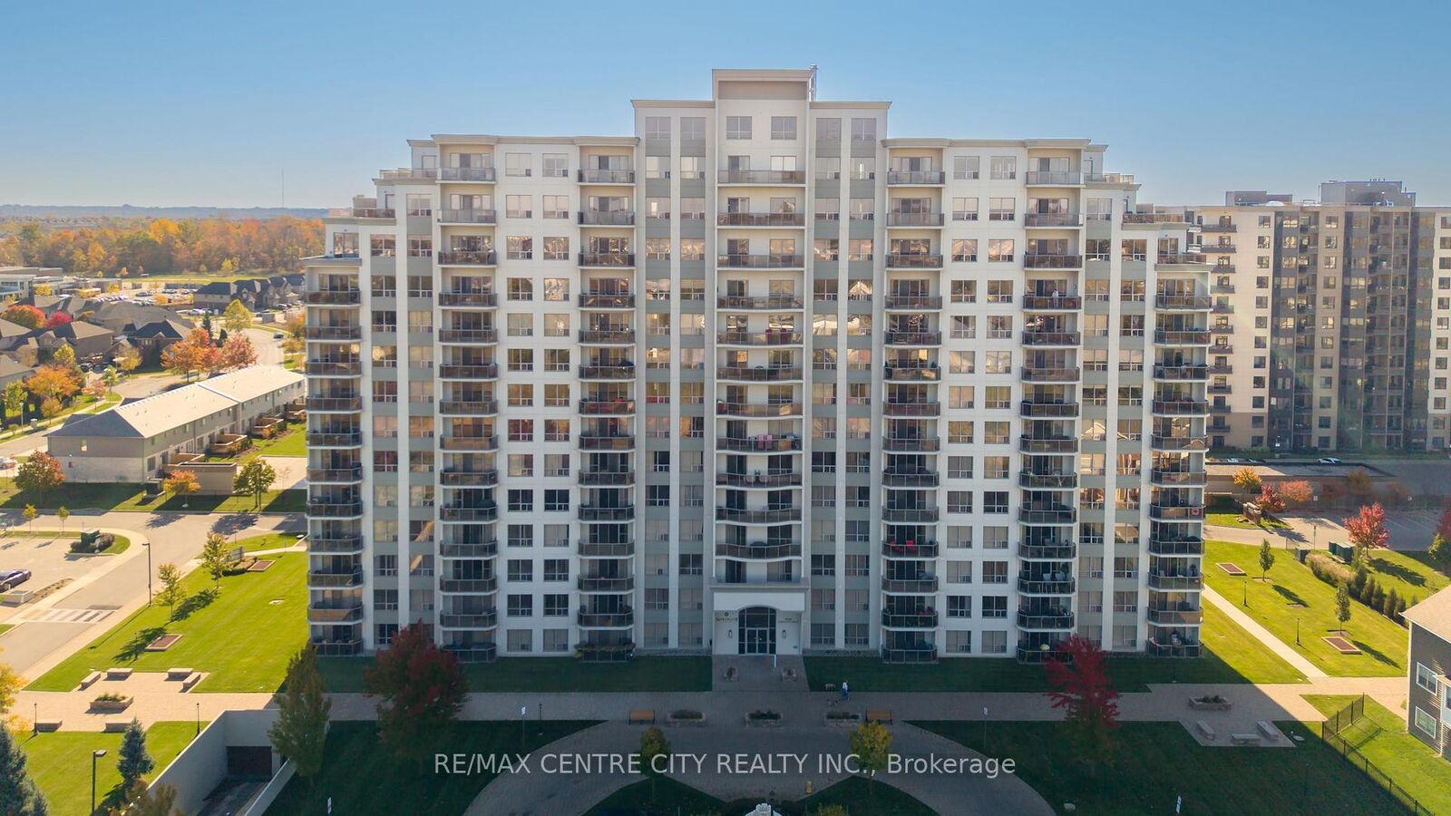 Property Photo:  1030 Coronation Drive 413  ON N6G 0G5 