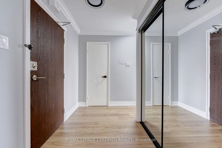 Property Photo:  3170 Kirwin Avenue 301  ON L5A 3R1 